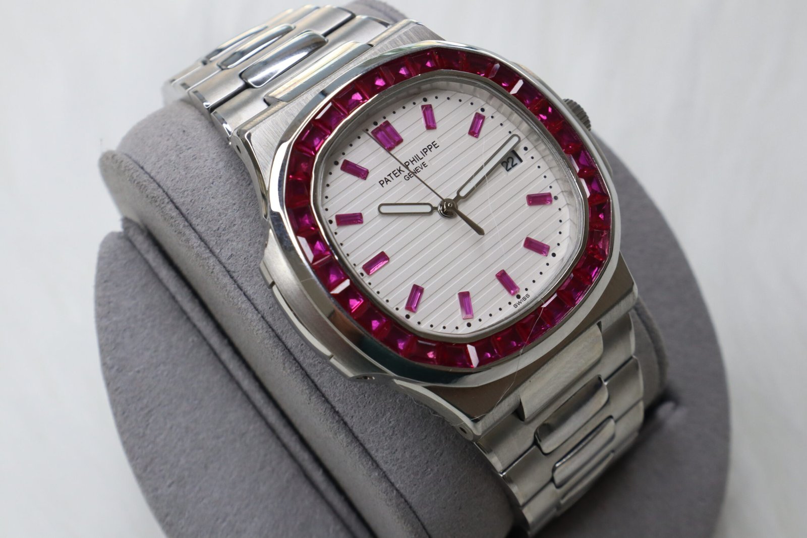 IMG_9291 PATEK PHILIPPE NAUTILUS WHITE DIAL PINK DIAMOND (MOD) - Image 1