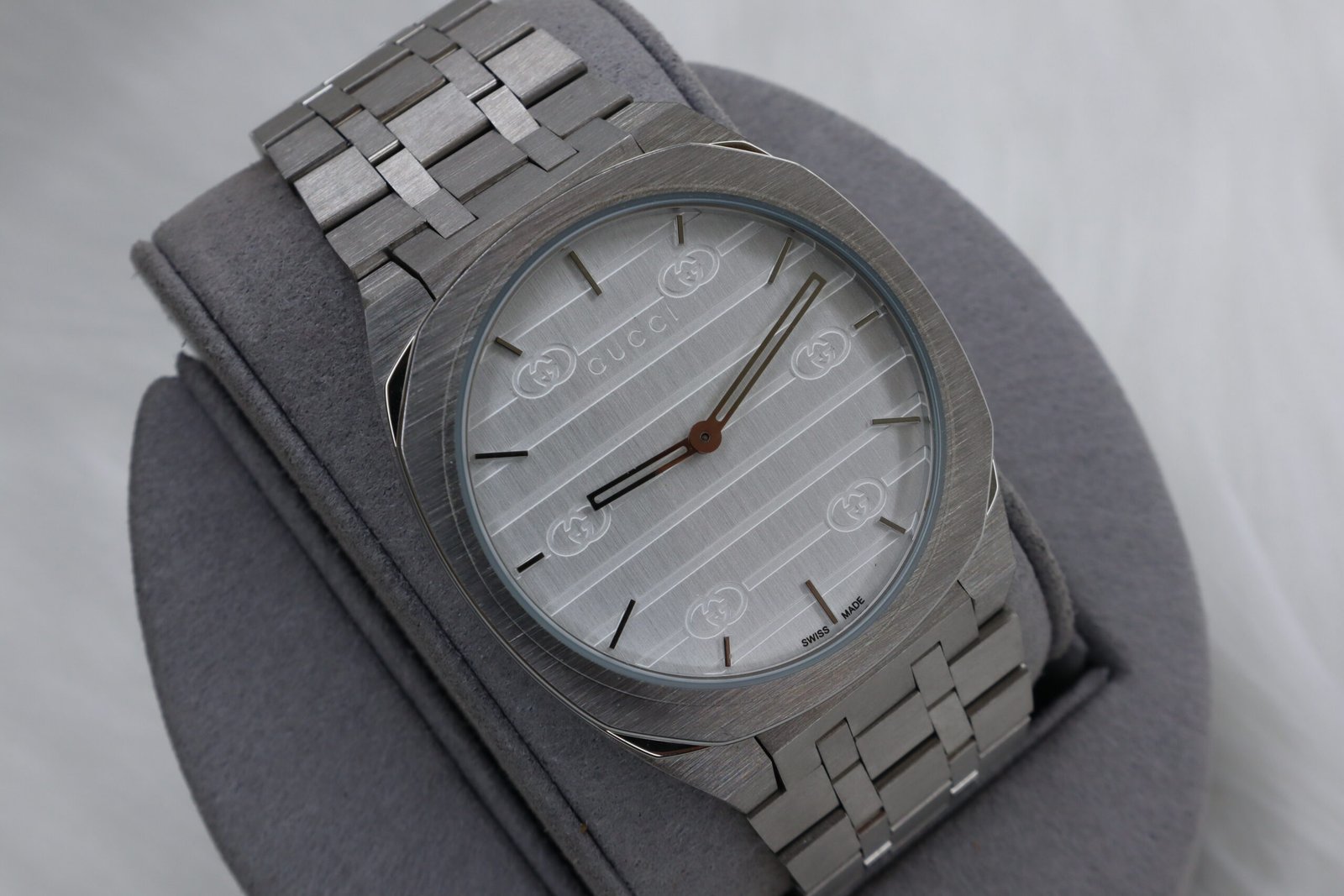 IMG_9383 GUCCI YA163402 WHITE DIAL (MOD) - Image 1