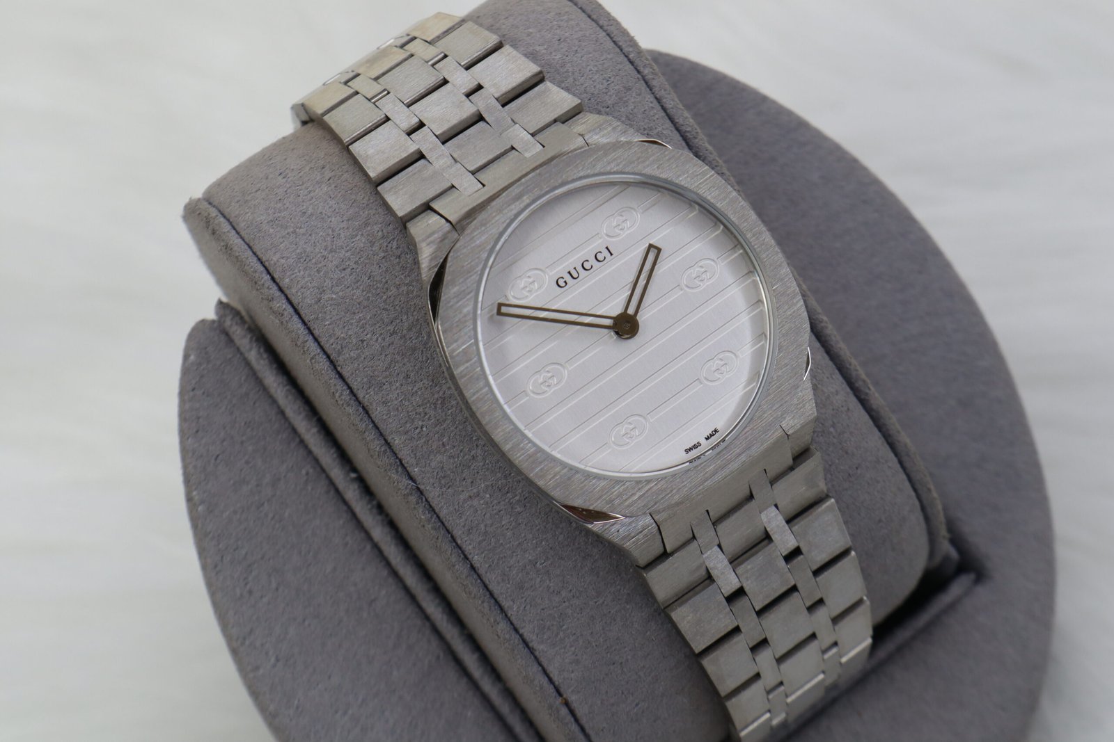 IMG_9622 GUCCI 25H SILVER AND WHITE DIAL (MOD) - Image 1